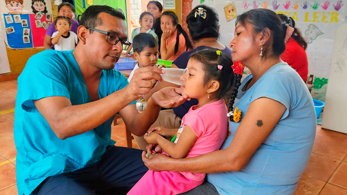 En esta ocasión, la intervención se realizó en la Institución Educativa Inicial "Niño Jesús de Praga", beneficiando a los pequeños de tres años.