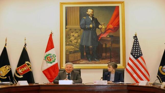 Ministro de Defensa y subsecretaria adjunta de Defensa de EE. UU. abordaron políticas para fortalecer a las FF. AA.
