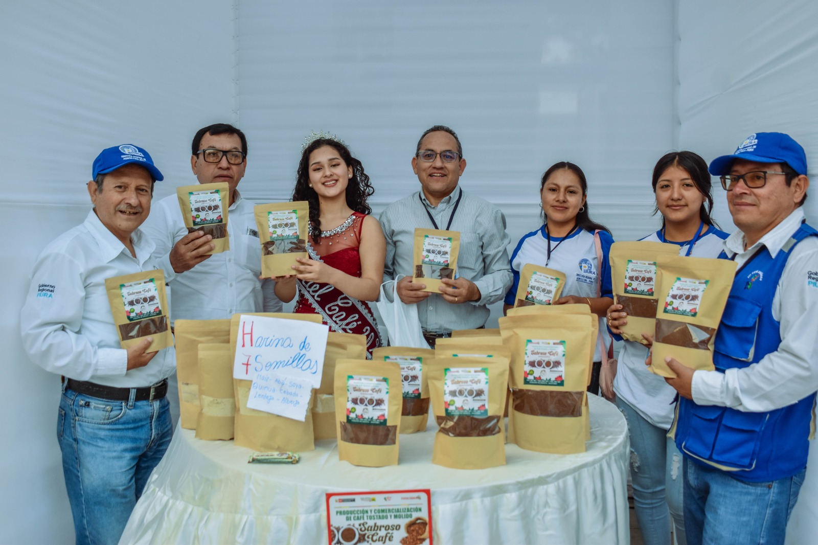 Con los mejores frutos, arrancó la fiesta del café piurano en el parque Miguel Cortés