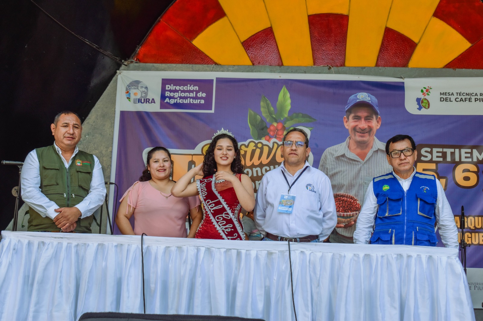 Con los mejores frutos, arrancó la fiesta del café piurano en el parque Miguel Cortés