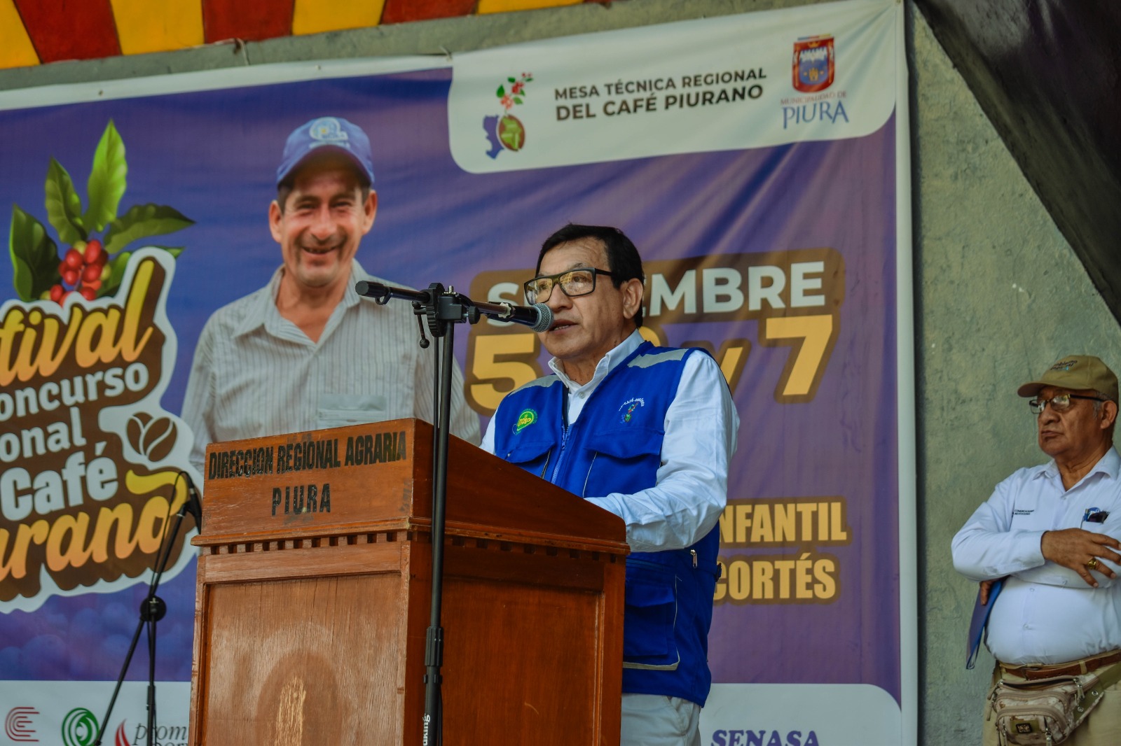 Con los mejores frutos, arrancó la fiesta del café piurano en el parque Miguel Cortés