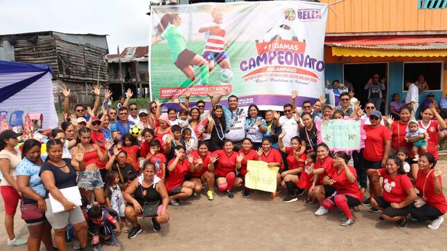 Alcalde Cesar Vidaurre Inaugura campeonato de futbol 7 damas, entre comités de vaso de leche
