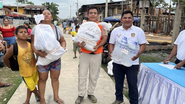 la Muni Distrital de Belén, Tony Isuiza Tangoa, participó junto a la ONG Medipeace y KOICA en la entrega de kits de ayuda humanitaria