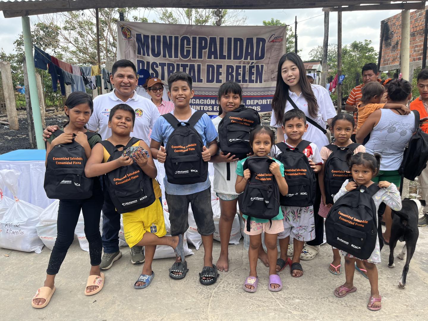 la Muni Distrital de Bel茅n, Tony Isuiza Tangoa, particip贸 junto a la ONG Medipeace y KOICA en la entrega de kits de ayuda humanitaria