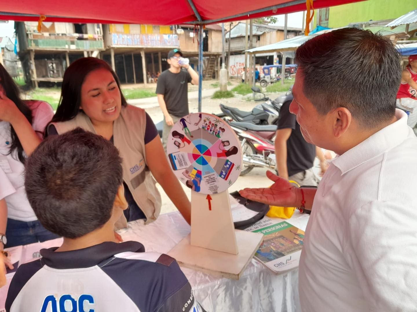 la Municipalidad Distrital de Belén, Tony Isuiza Tangoa, participó de la feria informativa “Creciendo sin miedo, viviendo con amor”