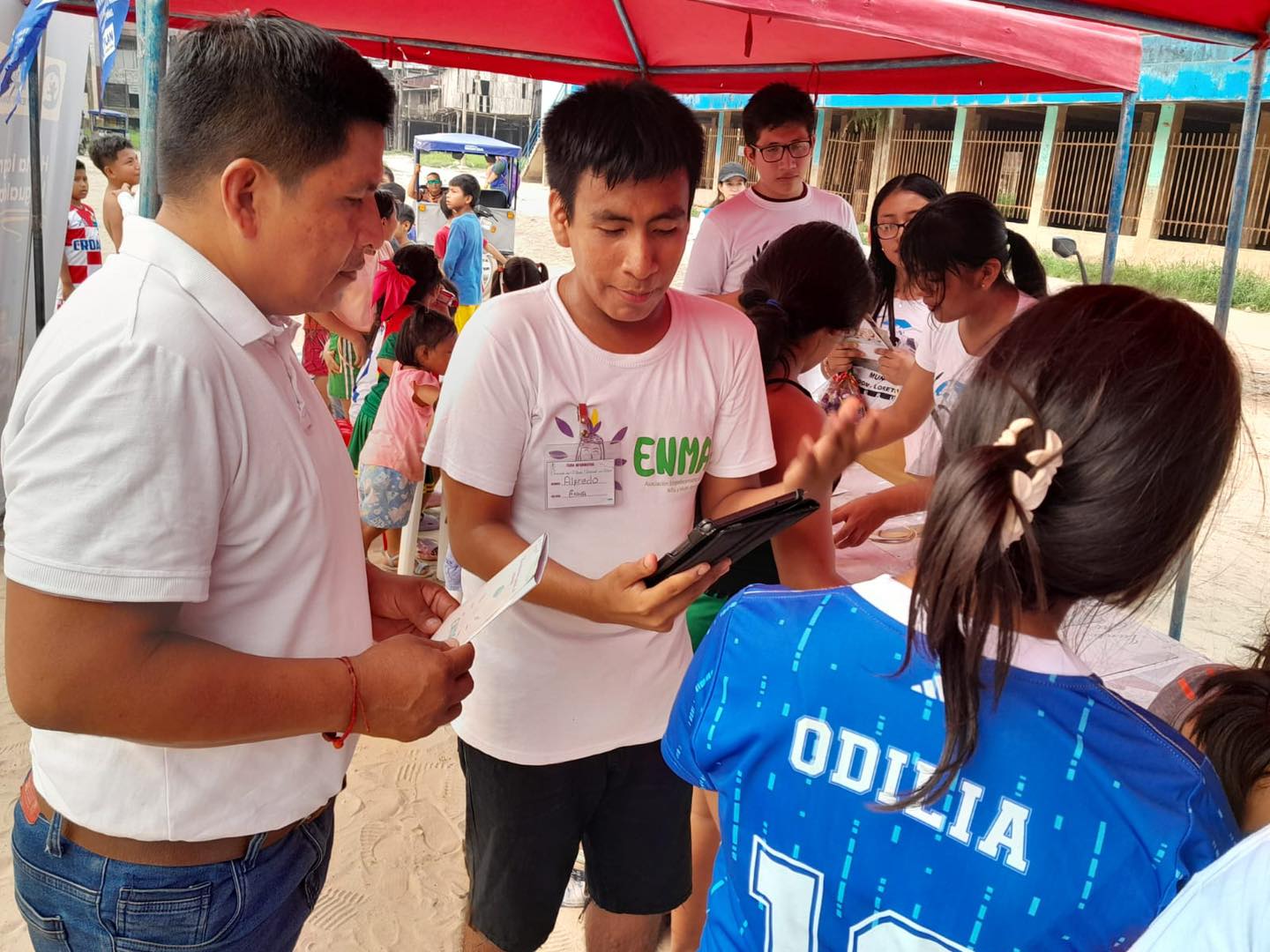la Municipalidad Distrital de Belén, Tony Isuiza Tangoa, participó de la feria informativa “Creciendo sin miedo, viviendo con amor”