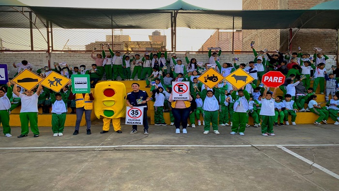 Charlas en educaciรณn vial "Caminando Seguro" llegรณ a la I.E. Nยฐ 21009 Luis Subauste del Rรญo
