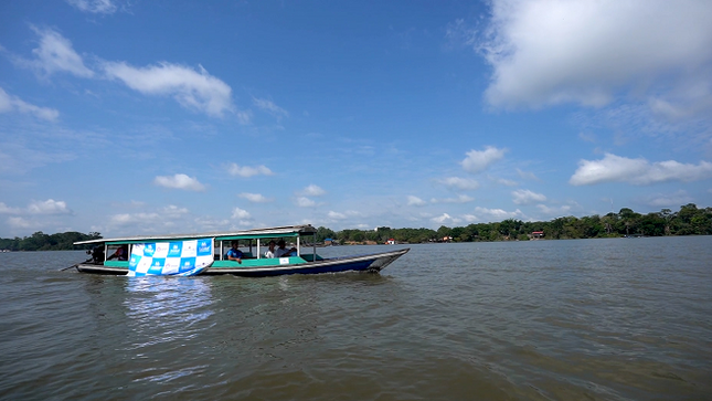  Más de 40 kilómetros por río Amazonas recorrió personal de EsSalud para brindar atención médica a población de Tamshiyacu