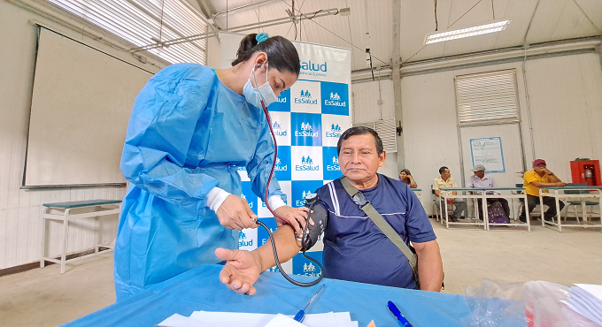Más de 40 kilómetros por río Amazonas recorrió personal de EsSalud para brindar atención médica a población de Tamshiyacu