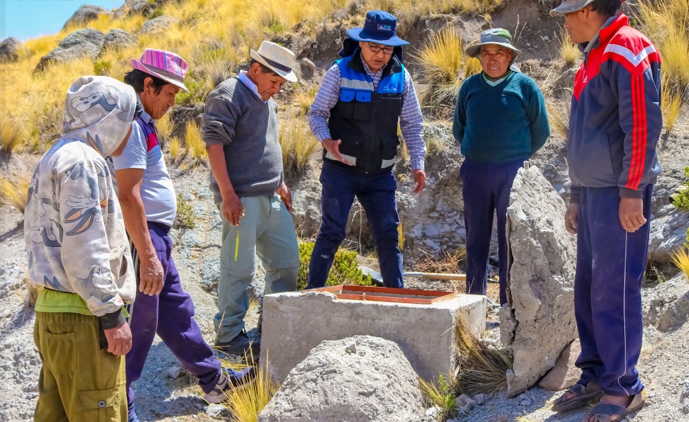 Area técnica municipal continúa trabajos de diagnostico de agua potable en Ichu para garantizar la mejora del servicio de saneamiento