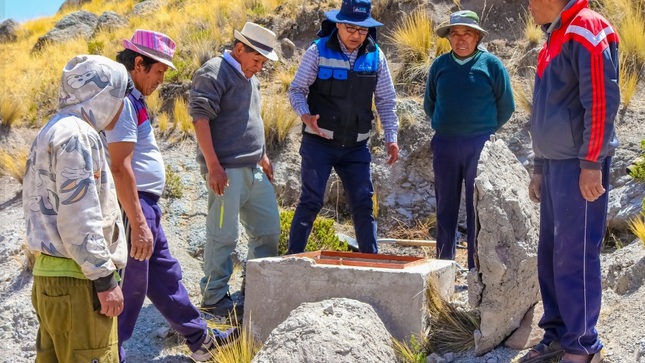 Area técnica municipal continúa trabajos de diagnostico de agua potable en Ichu para garantizar la mejora del servicio de saneamiento