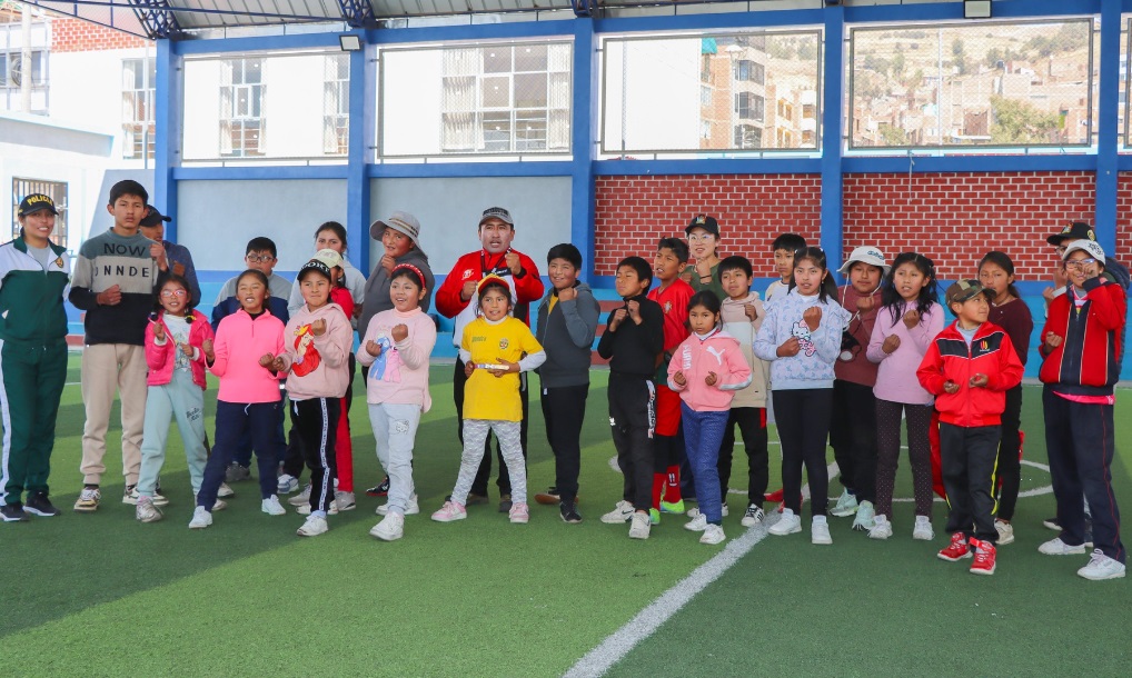 Municipalidad y PNP impulsan actividades deportivas y defensa personal para niños y niñas
