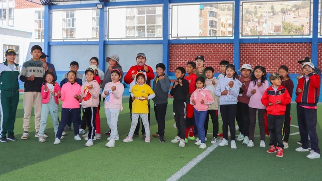 Municipalidad y PNP impulsan actividades deportivas y defensa personal para niños y niñas
