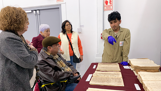 Investigador de la viticultura peruana visita el AGN y accede al documento más antiguo sobre el origen del pisco