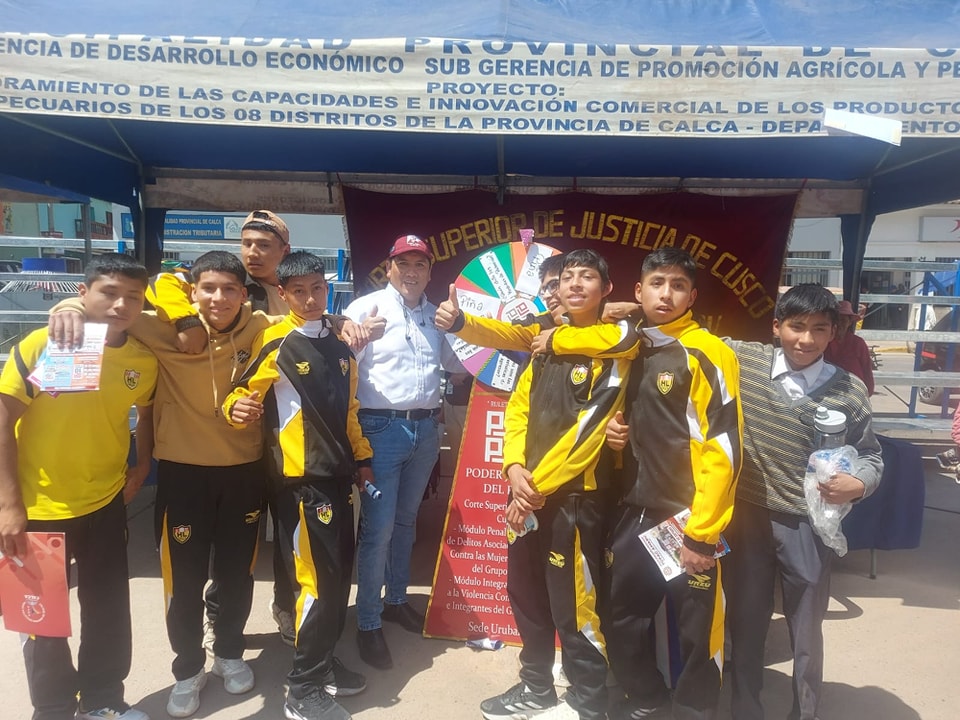 Corte Superior de Justicia de Cusco participó en Feria Informativa "El Arte de un Mundo sin Drogas" en Calca