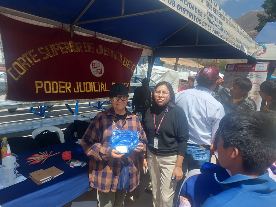 Corte Superior de Justicia de Cusco participó en Feria Informativa "El Arte de un Mundo sin Drogas" en Calca