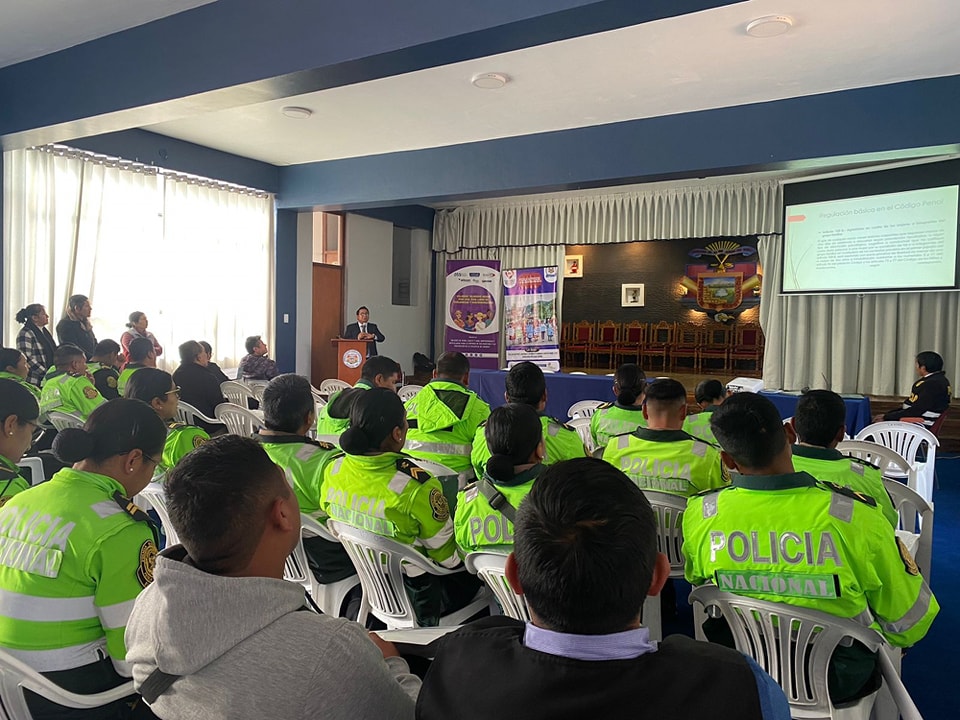 SNEJ Quispicanchi capacitó a efectivos policiales de Quispicanchi sobre atención a víctimas de violencia