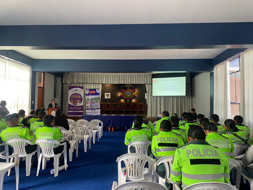 SNEJ Quispicanchi capacitó a efectivos policiales de Quispicanchi sobre atención a víctimas de violencia