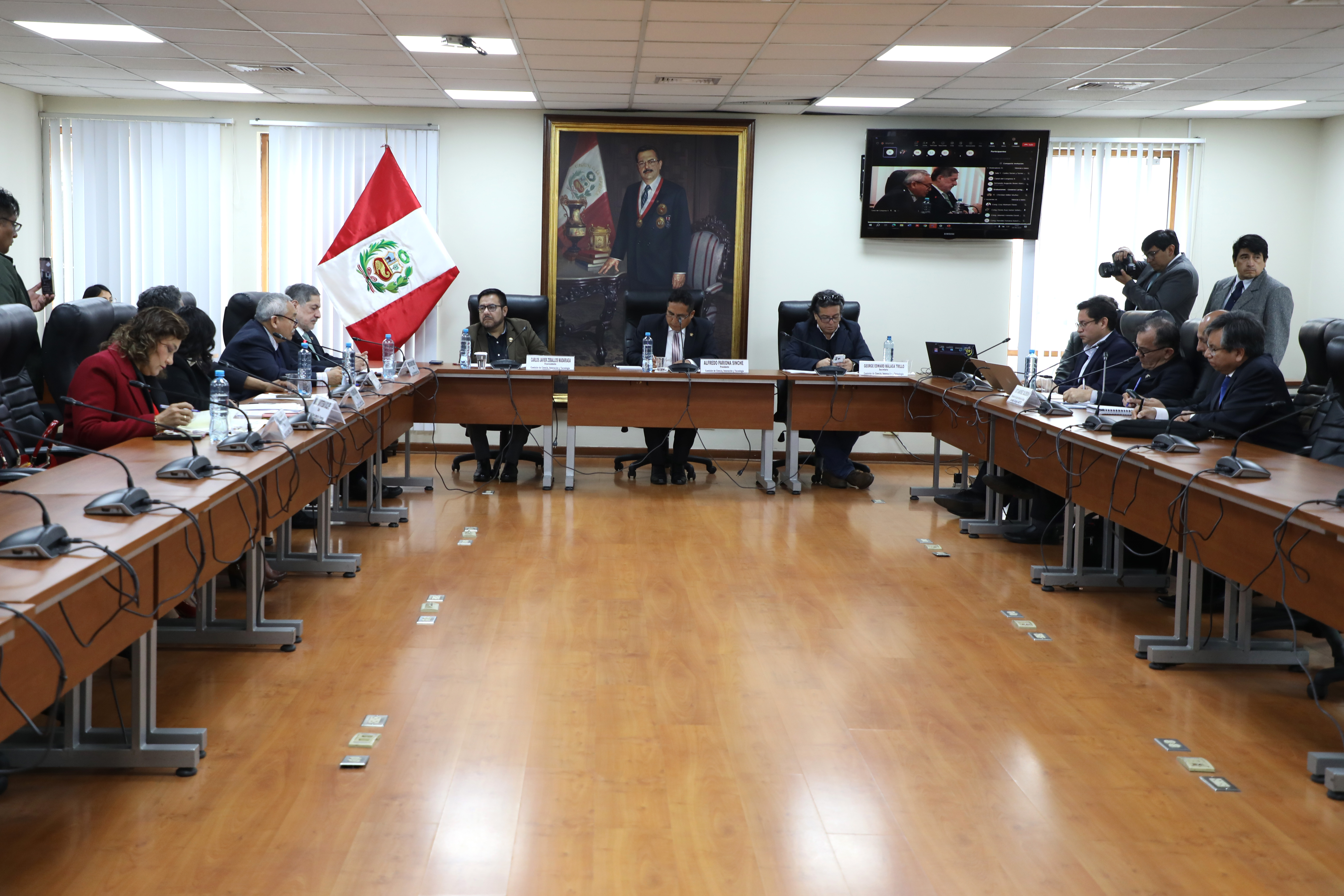El Dr. Sixto Sánhez presentó las principales líneas estratégicas de su gestión, enfocadas en fortalecer la integridad científica ydescentralizar las actividades de CTI.