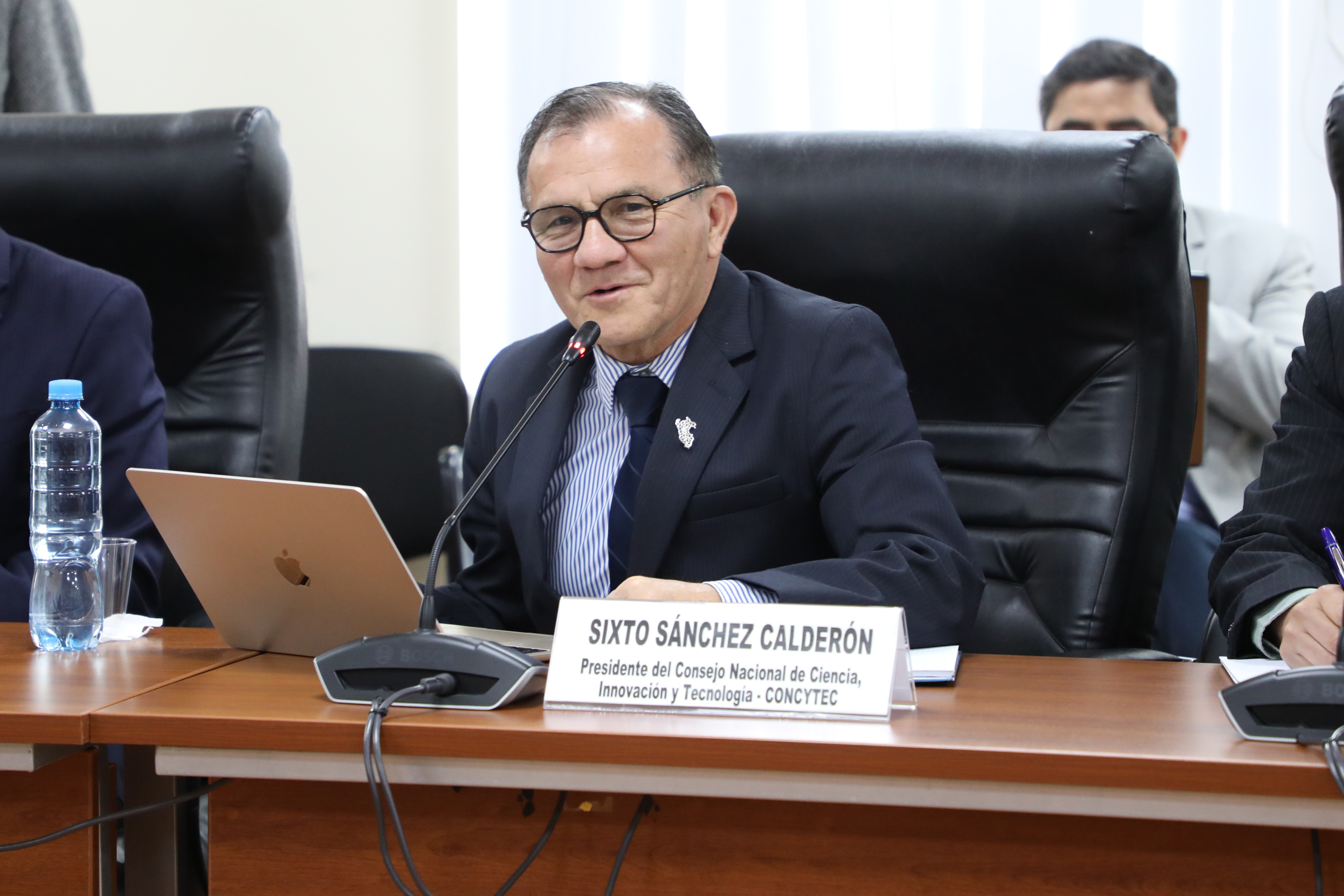 El Dr. Sixto Sánhez presentó las principales líneas estratégicas de su gestión, enfocadas en fortalecer la integridad científica ydescentralizar las actividades de CTI.