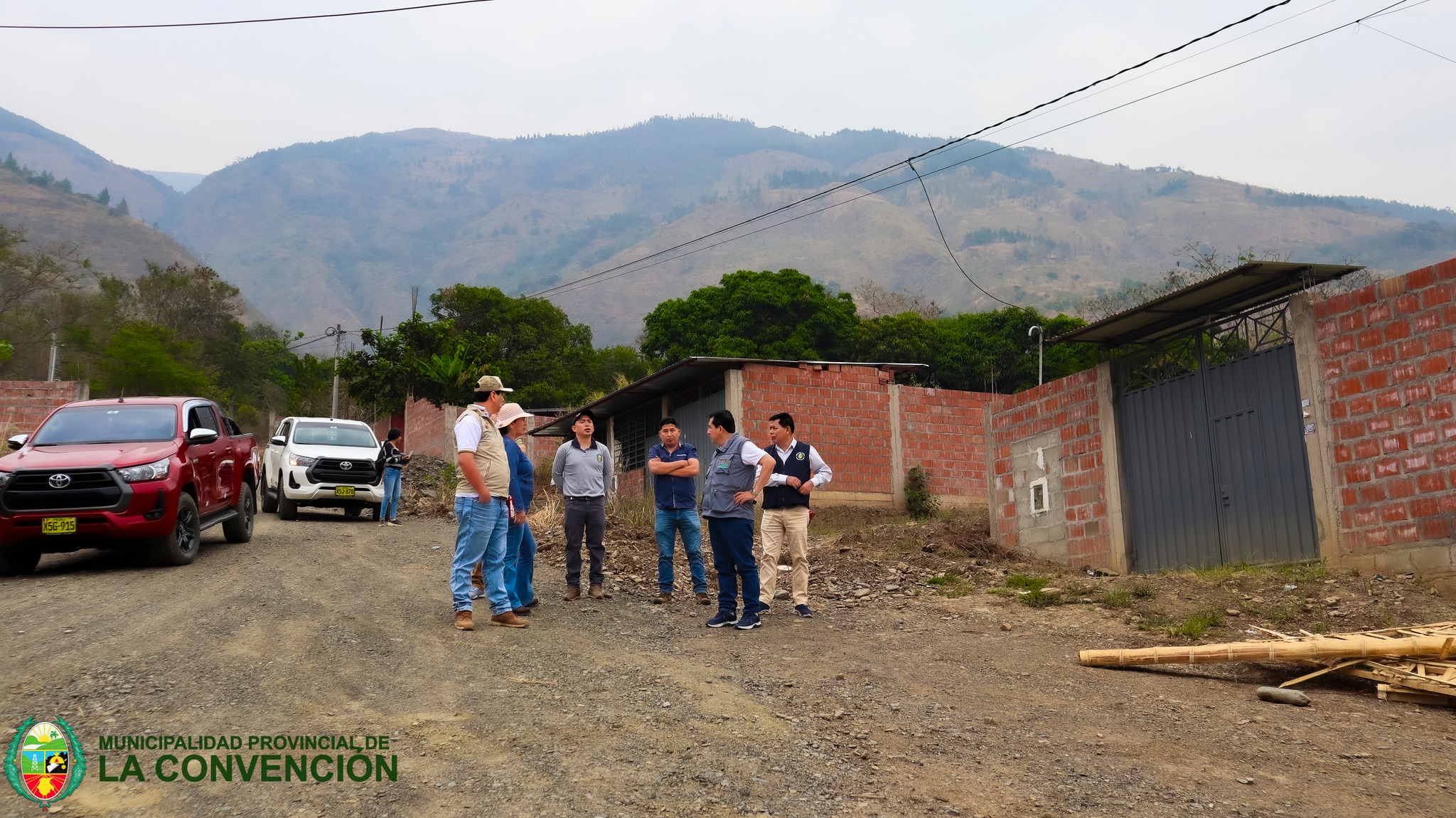 Alcalde y regidores de la MPLC evalúan el avance en el mantenimiento de vías no pavimentadas