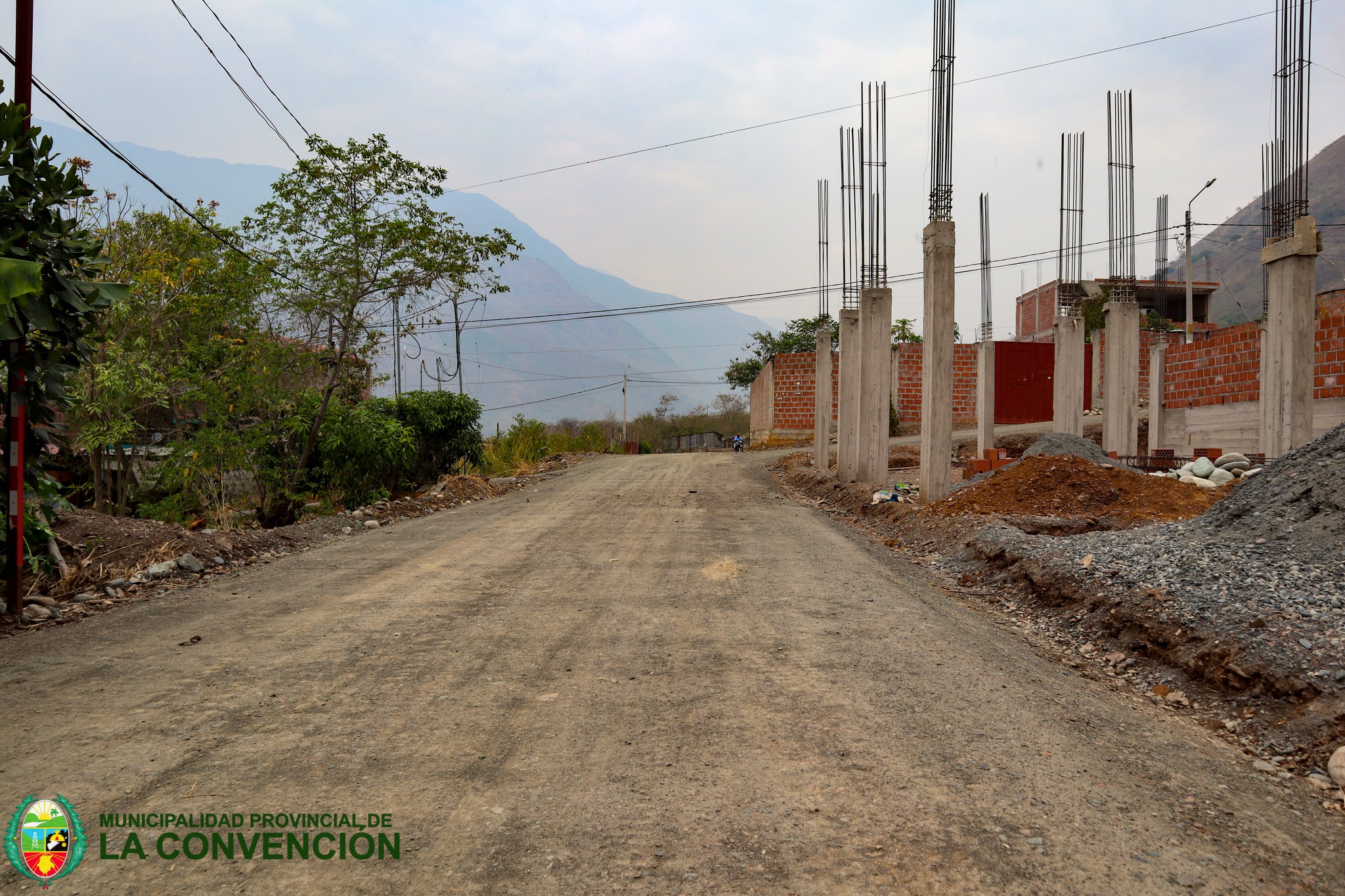 Alcalde y regidores de la MPLC evalúan el avance en el mantenimiento de vías no pavimentadas