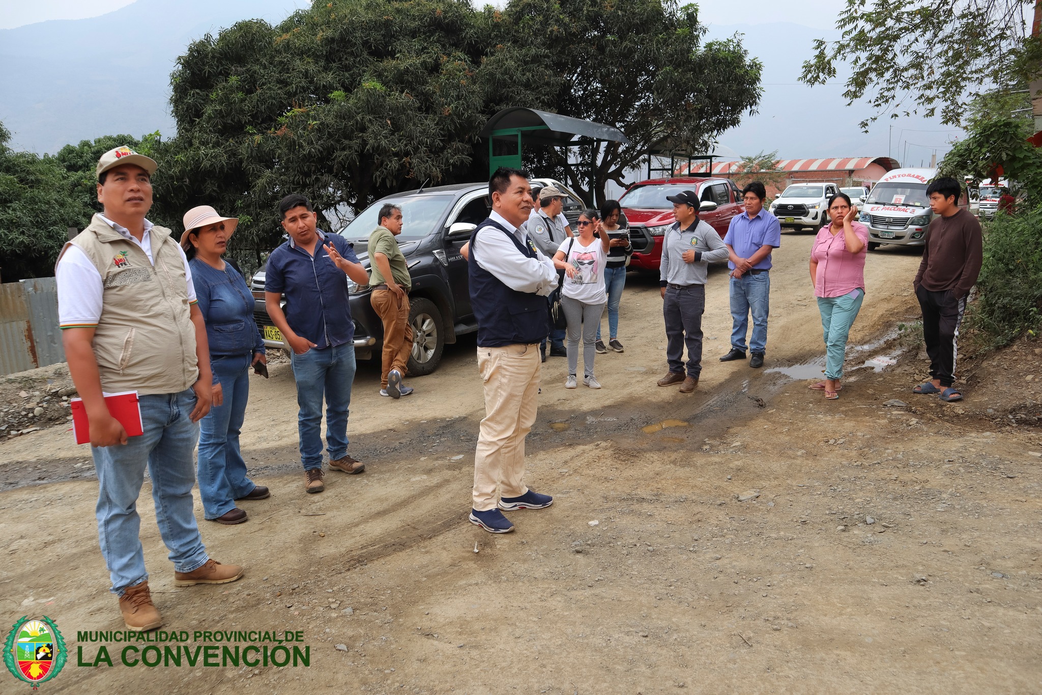 Alcalde y regidores de la MPLC evalúan el avance en el mantenimiento de vías no pavimentadas