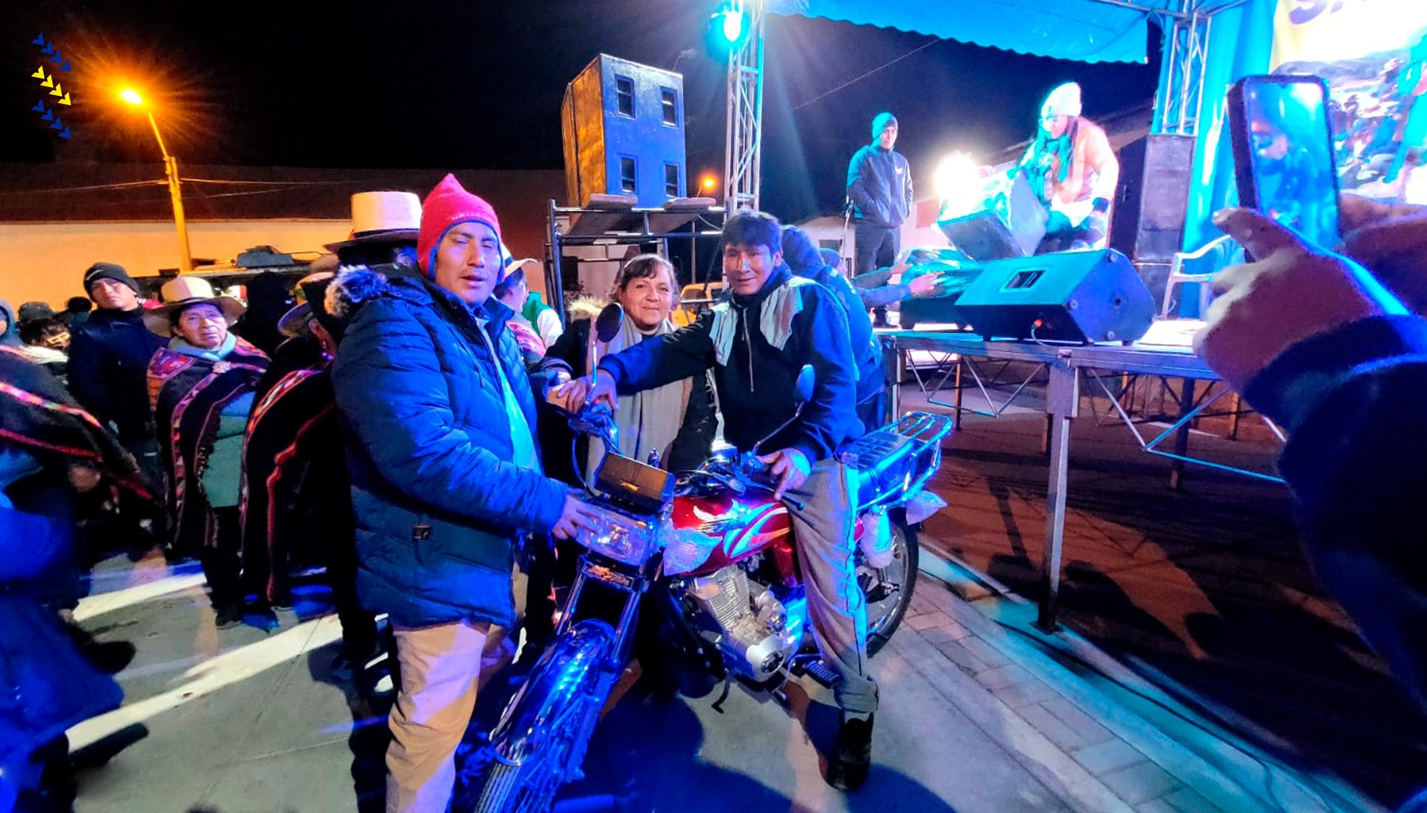 Premiación a los ganadores del a Carrera Hípica Provincial