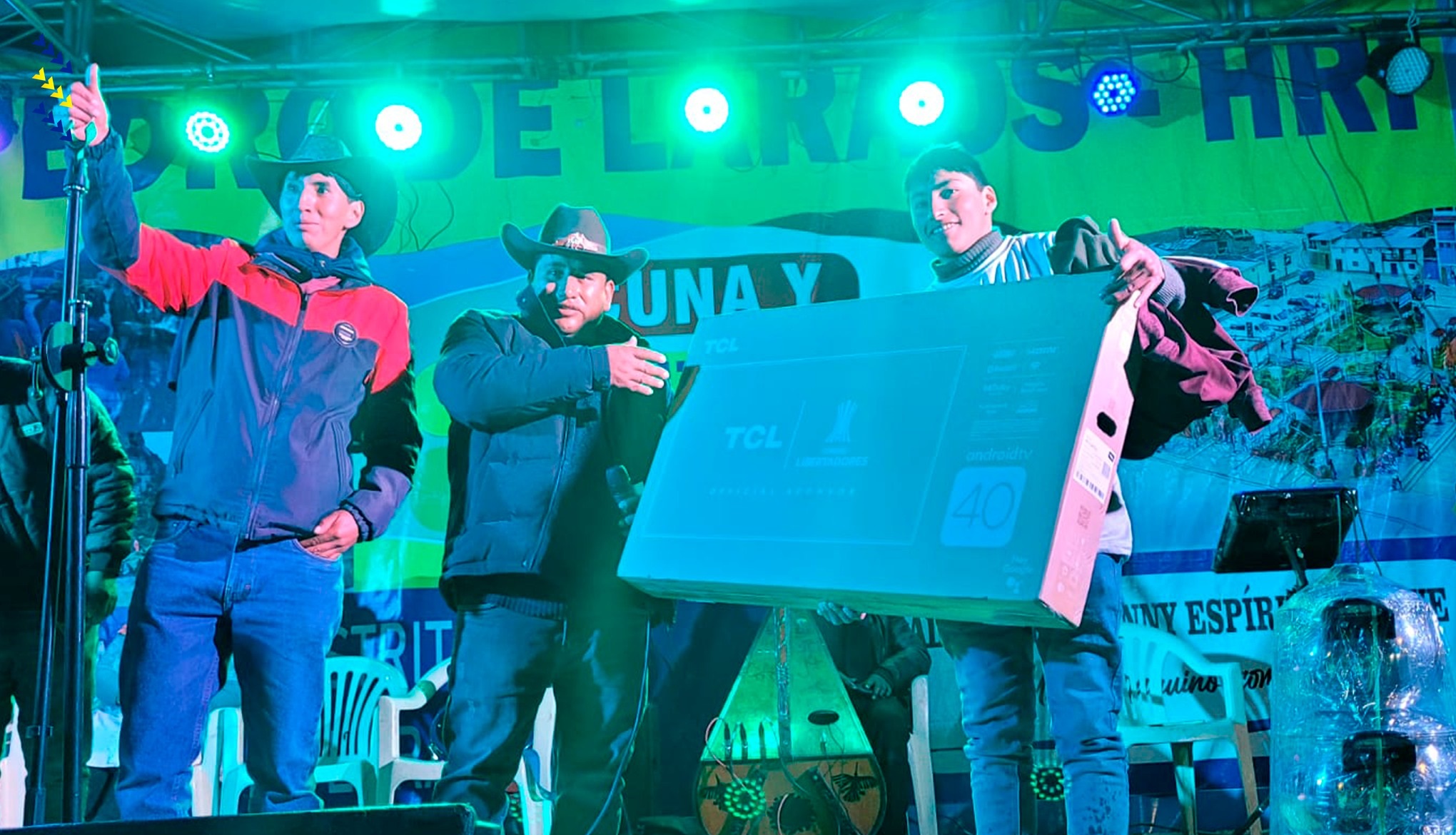 Premiación a los ganadores del a Carrera Hípica Provincial