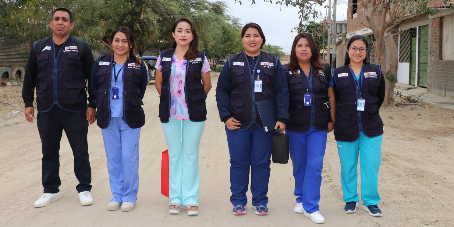 brigadas, compuestas por médicos, enfermeras y psicólogos dedicados, trabajan de la mano con los hospitales II-2 Santa Rosa y el de Apoyo II-2 de Sullana