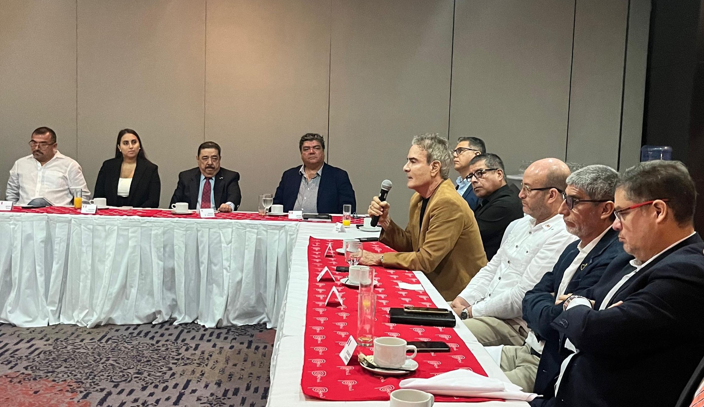 Particiación Desayuno de Trabajo