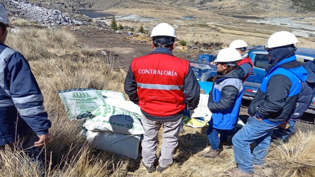 Apurímac.– La Contraloría General alertó la falta de señalización en las zonas de intervención en los trabajos de alto riesgo de perforación y voladura de roca fija de la obra de mejoramiento y ampliación del servicio de agua de riego en la Presa Parcco, en el distrito de San Jerónimo (Andahuaylas), que se ejecutan en tres frentes e involucran a trabajadores y personal tercero, lo que pone en riesgo su integridad física ante posibles accidentes. 