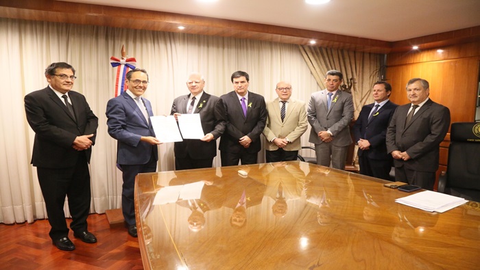 Magistrados del Tribunal Constitucional se reúnen con presidente de la Corte Suprema de Justicia de Paraguay