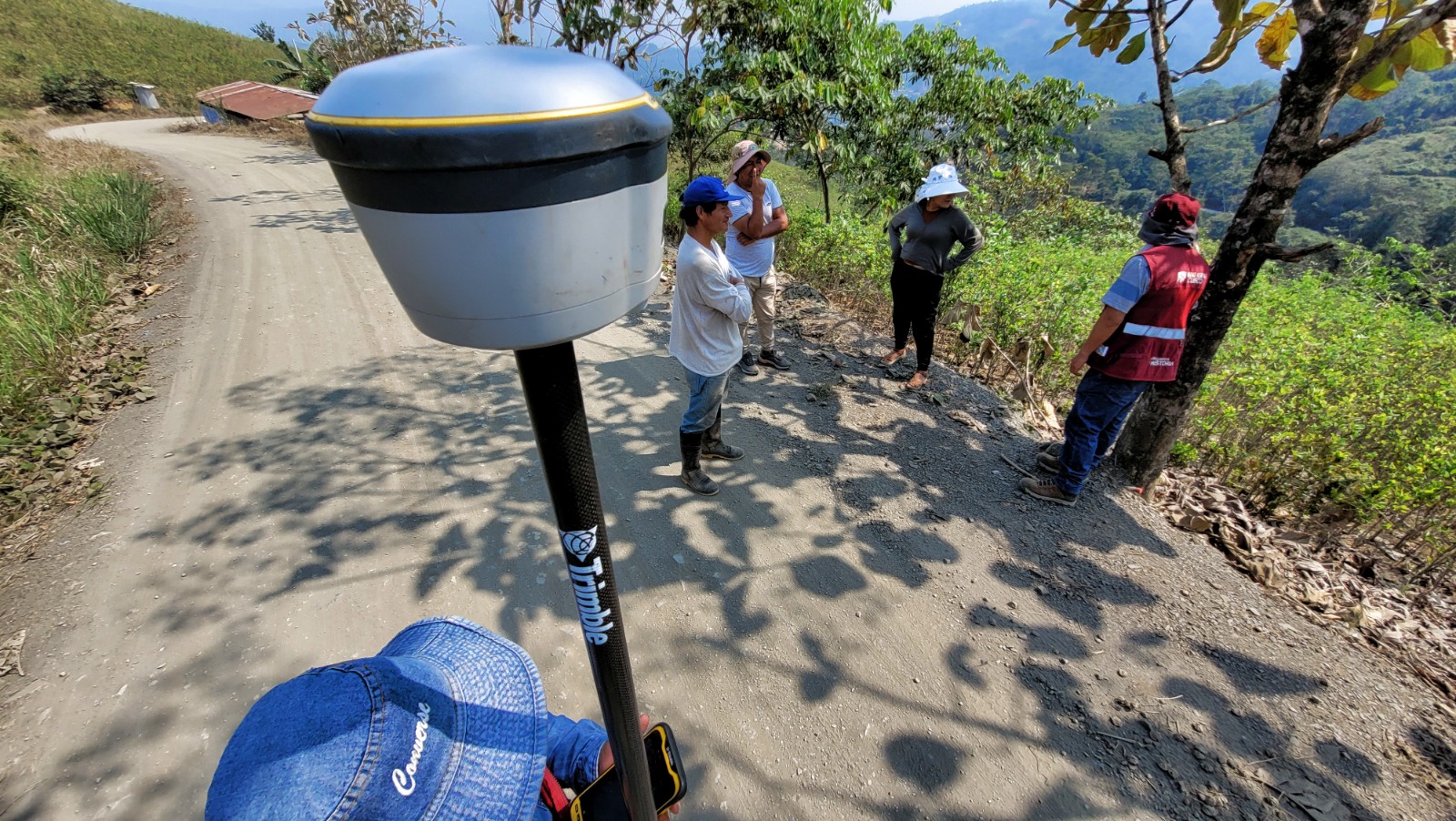 FOTOGRAFIA DE TRABAJO EN CAMPO