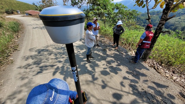 FOTOGRAFIA DE TRABAJO EN CAMPO