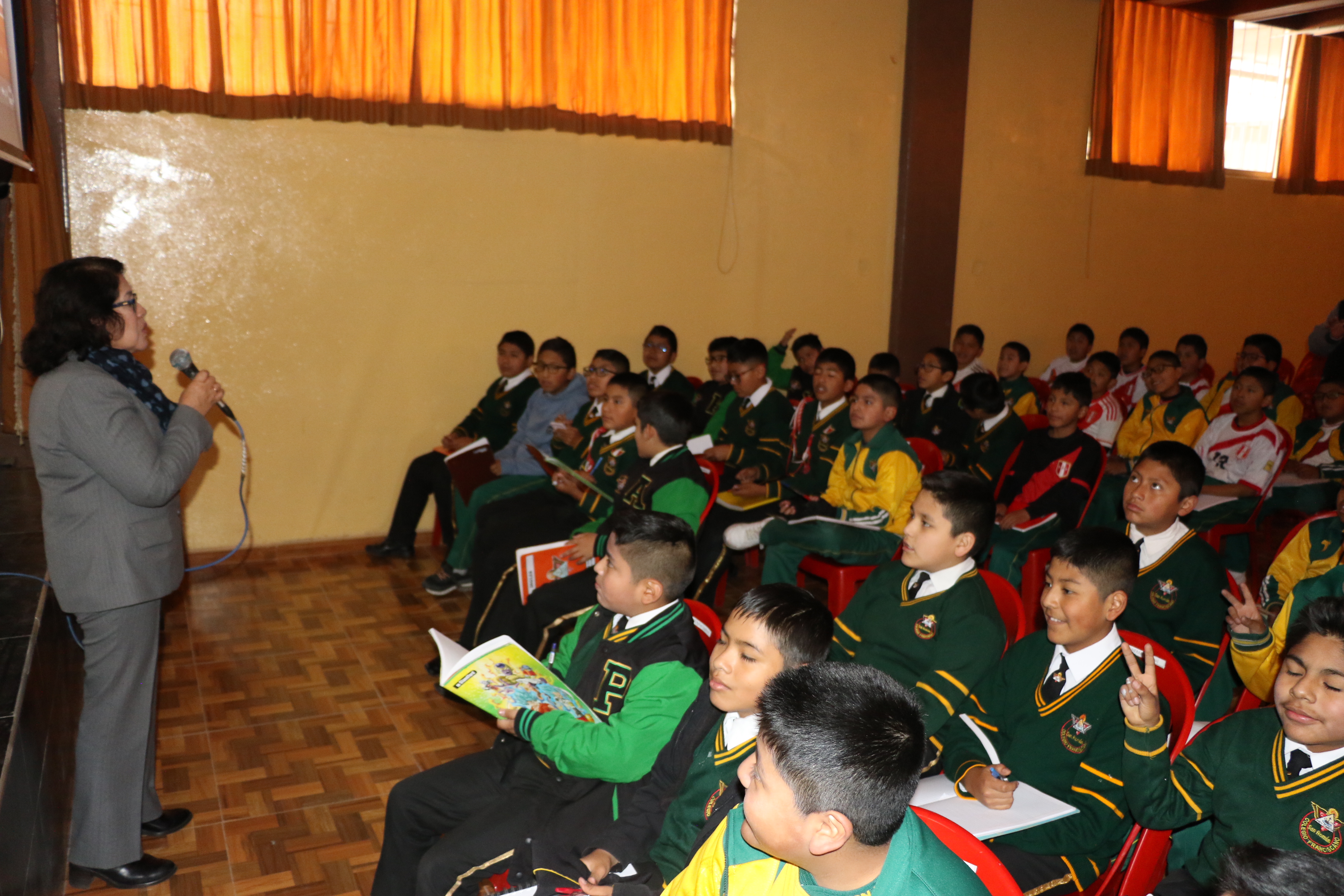 Charla educativa Juliaca