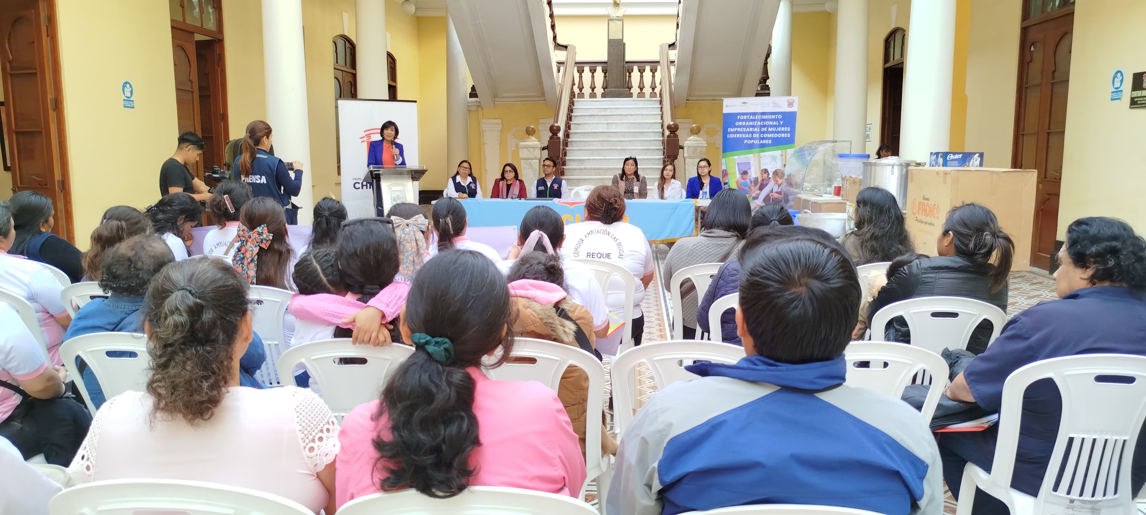 PREMIAN A MUJERES LIDERESAS DE COMEDORES EVENTO DE FORTALECIMIENTO