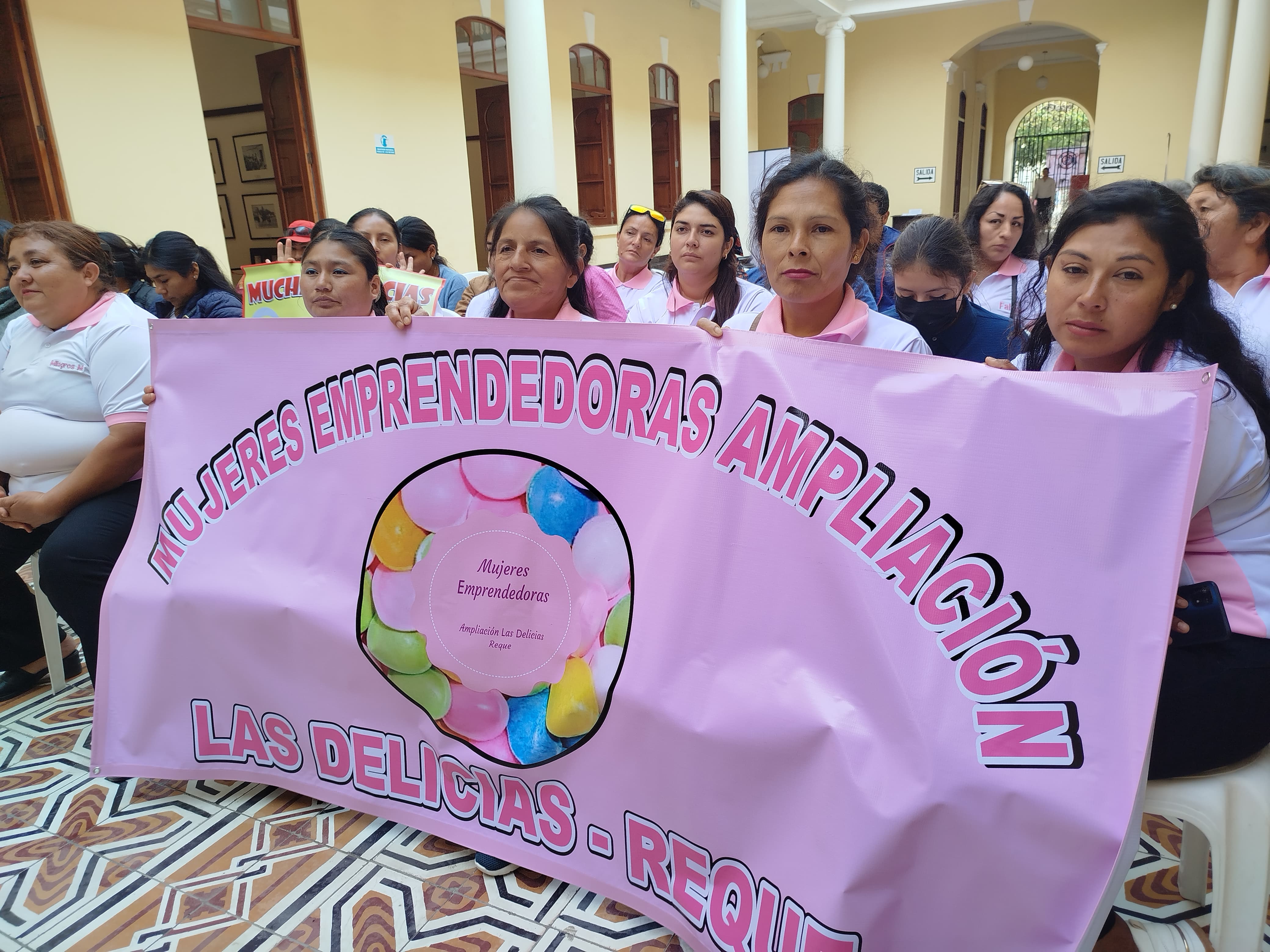 COMEDORES PRESENTES EN PREMIACIÓN A MUJERES LIDERESAS DE COMEDORES EVENTO DE FORTALECIMIENTO