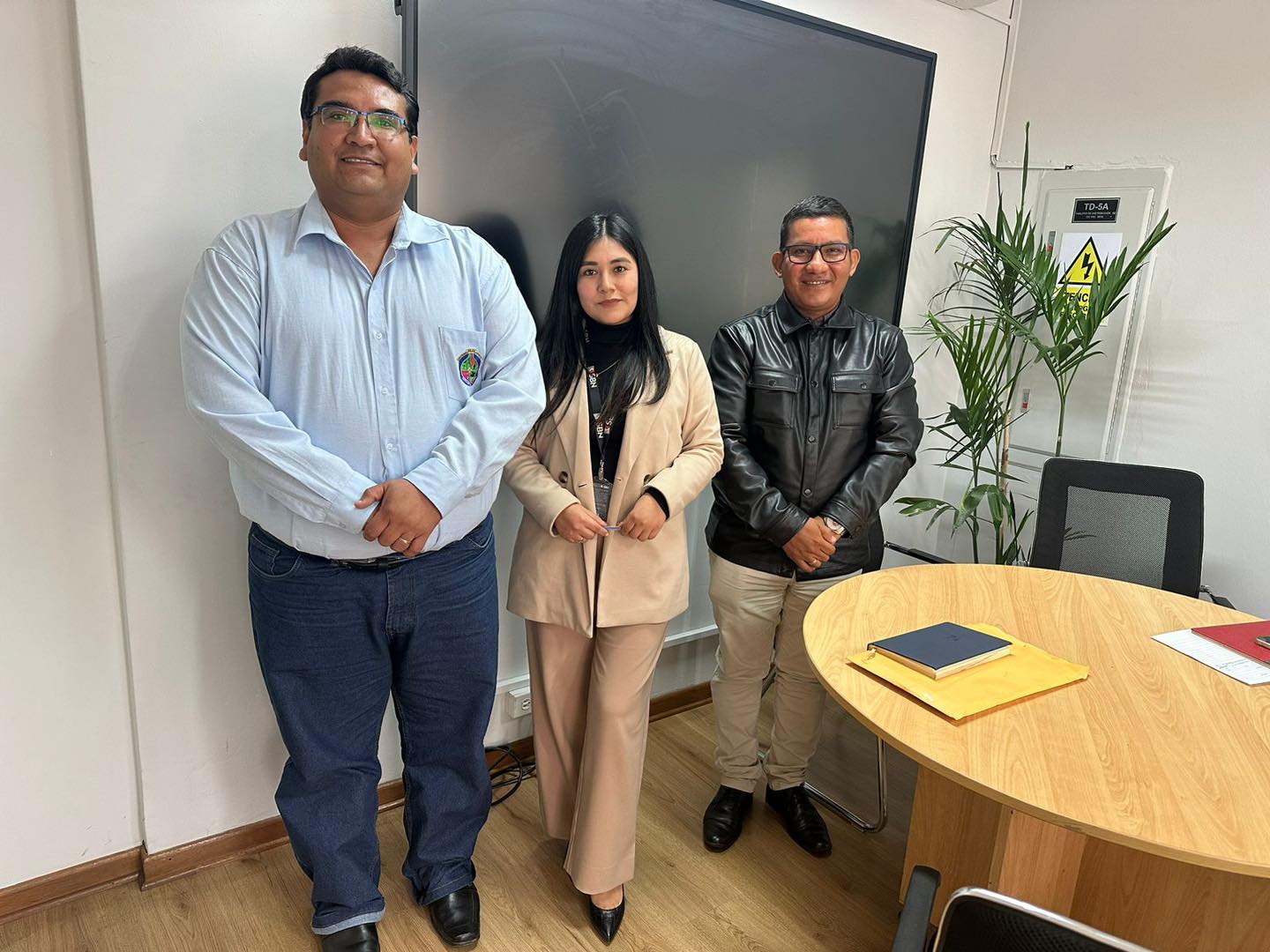 Alcalde Cesar Vidaurre gestiona transferencia de terrenos para mas proyectos de inversión