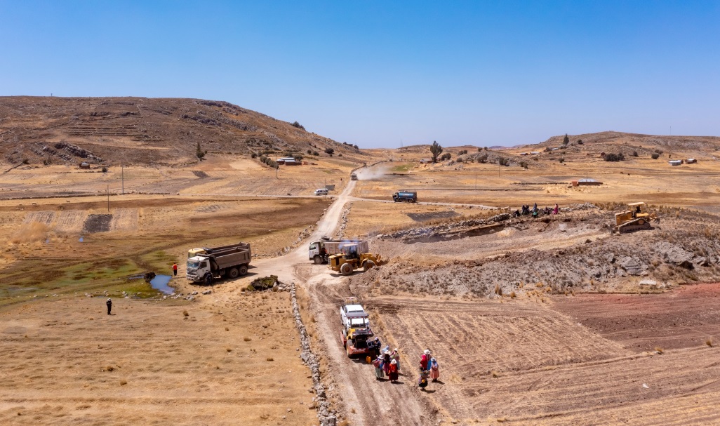 ¡Mejorando vias para el beneficio de nuestra poblacion! Municipalidad de Puno continúa con el mantenimiento de vías a nivel de la provincia