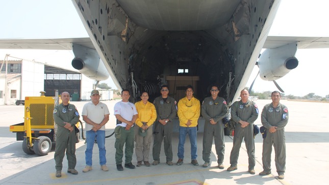 Ministerio de Defensa redobla esfuerzos para sofocar incendio forestal en Tumbes por segundo día consecutivo
