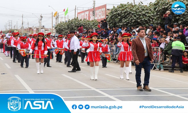 Nuestro alcalde Isaías Antonio Alcántara Malásquez, participó en el desfile cívico escolar por los 468º Aniversario de Fundación Española de la Villa de Santa María de Cañete, además encabezó el desfile de la delegación de la I.E.P Nº20125 Nuestra Señora del Rosario y de la I.E.P Nº20123 Capilla de Asia.
Asimismo, nuestra primera autoridad edil otorgó una moción saludo y un presente al burgomaestre provincial, José Alcántara Malásquez, expresándole los mayores deseos de éxitos en su actual gestión municipal.