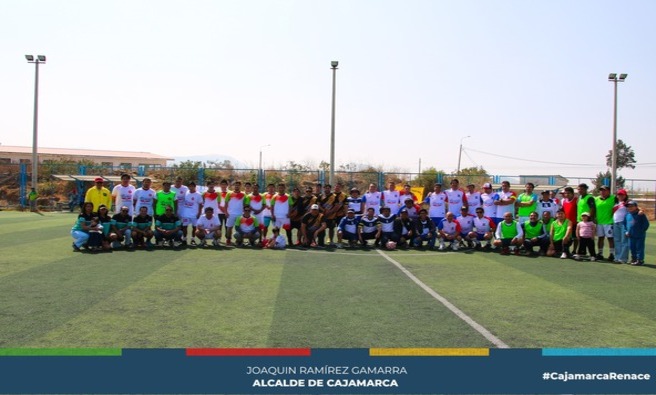 🏙️ La Municipalidad Provincial de Cajamarca, a través de la subgerencia de Educación, Recreación y Deporte, inauguró el primer campeonato deportivo "Copa alcaldes vecinales".
🤝 Este campeonato, realizado en alianza con los alcaldes vecinales, tendrá una duración de dos meses y tiene como objetivo trabajar en beneficio de la salud de los deportistas cajamarquinos, así como integrar a todos los sectores que conforman el distrito de Cajamarca. Esta iniciativa busca promover la actividad física, la interacción comunitaria y el bienestar general en la población.