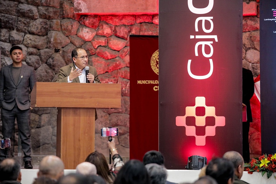 Presidenta de la Corte de Cusc asistió a la presentación del Libro "Cusco, entre la tradición y el desarrollo 1950-2000"