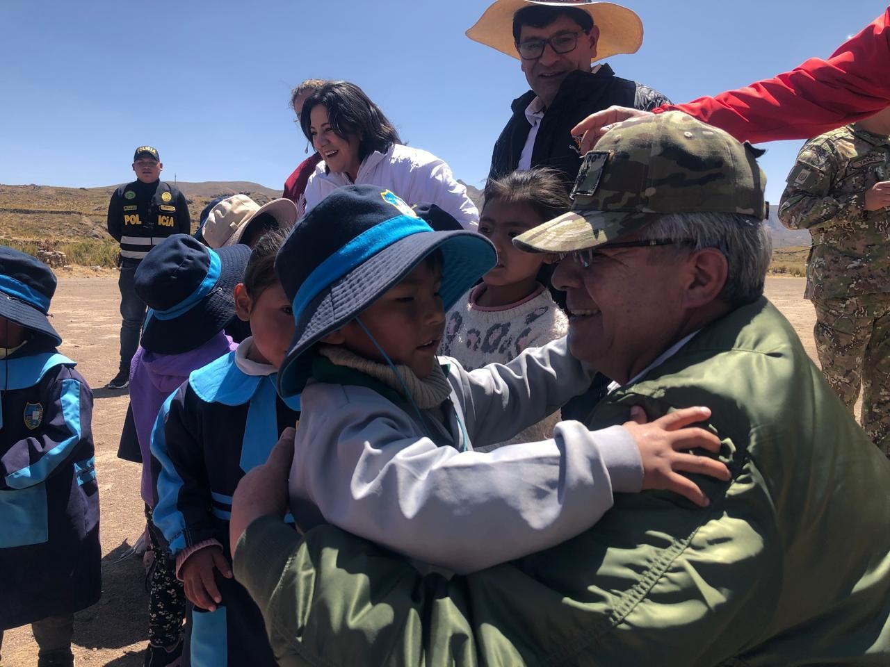 Ministro de Defensa supervisó desarrollo del tercer PIAS terrestre para la población vulnerable de Arequipa
