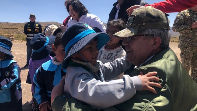 Ministro de Defensa supervisó desarrollo del tercer PIAS terrestre para la población vulnerable de Arequipa