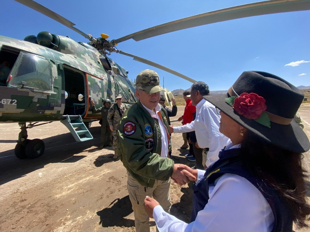 Ministro de Defensa supervisó desarrollo del tercer PIAS terrestre para la población vulnerable de Arequipa