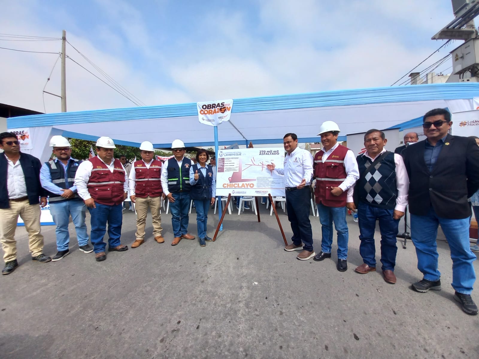 foto oficial en el terreno