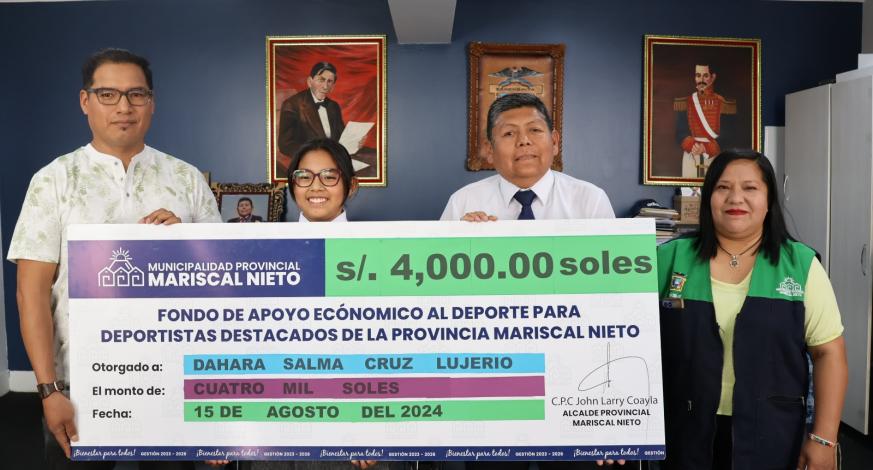 El alcalde provincial John Larry Coayla realizó la entrega de apoyo económico de S/ 4 000.00 soles a Salma Dahara Cruz Lujerio destacada deportista en la disciplina de Tenis de Mesa que participará en el Internacional Table Tennis Federation Pan American Youth Champ U11&U13.
