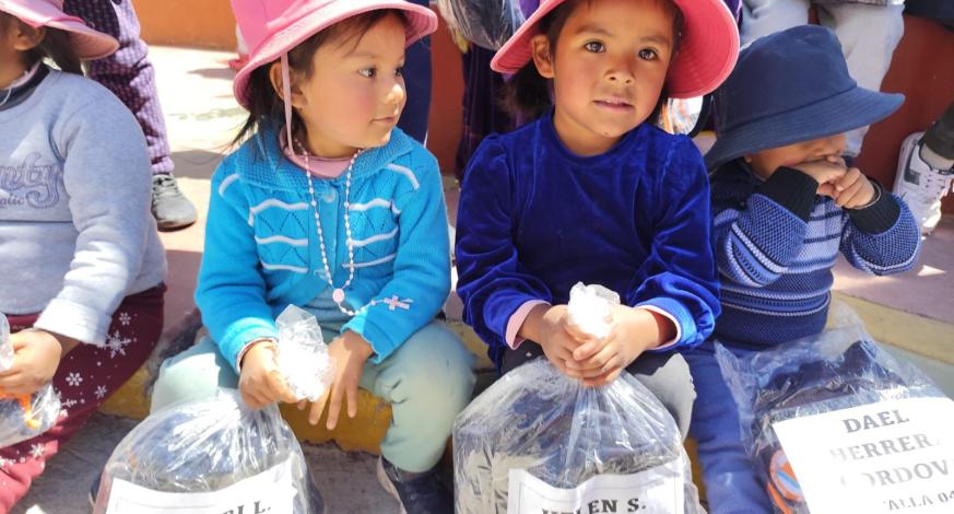 La Municipalidad Provincial de Mariscal Nieto, a través de su Oficina de Gestión de Riesgos de Desastres, ha llevado a cabo una significativa entrega de ayuda humanitaria, respondiendo con celeridad ante el descenso de temperatura que afecta a nuestra provincia.